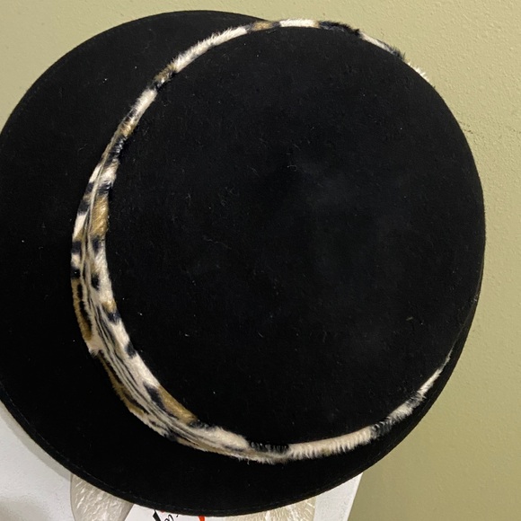 Really Cute NWT Dress Hat / Church Hat by Lisa Rene’ main image 4